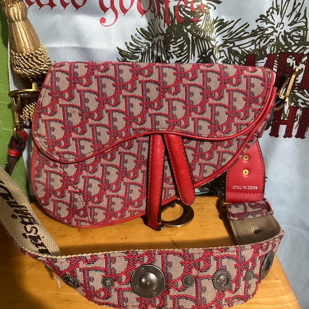 EUC red bag crossbody/shoulder bag